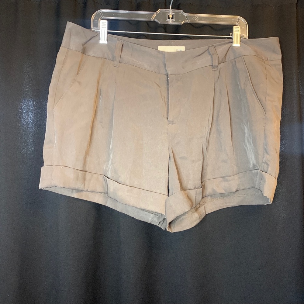 Old Navy pleated shorts size 16 dark grey nylon - Picture 1 of 2